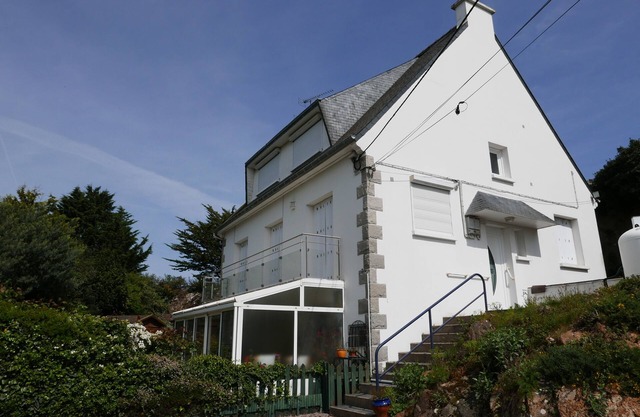 Apt. near beaches and golf course in quiet residential area close to shops