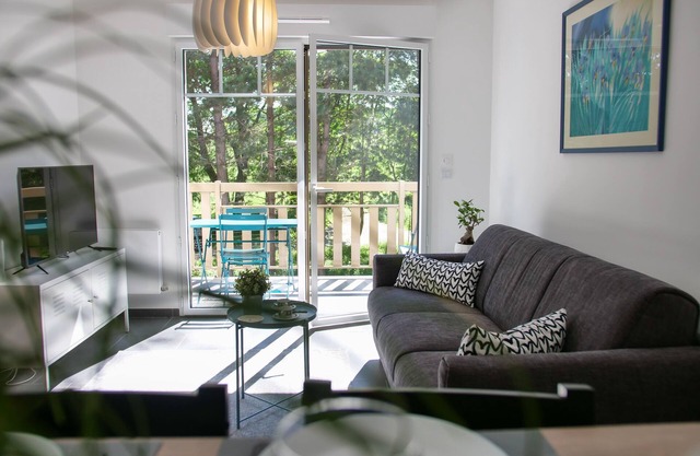 Apt. Neuf à 50m du Port - Parking Privé, Ascenseur