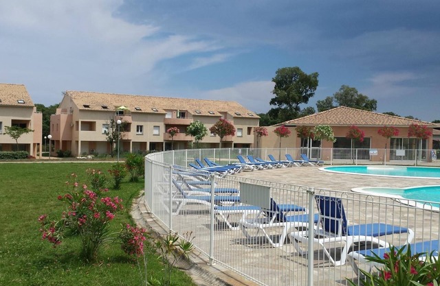 APT with swimming pool close to sea and mountains