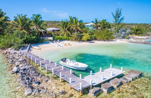 Aqua Sound - Luxury Villa w/Private Pool, Beach and Dock
