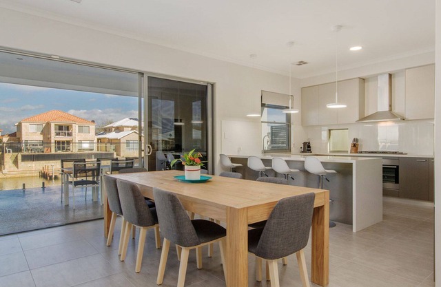 Aqua Vista - Spectacular views, comfortably furnished