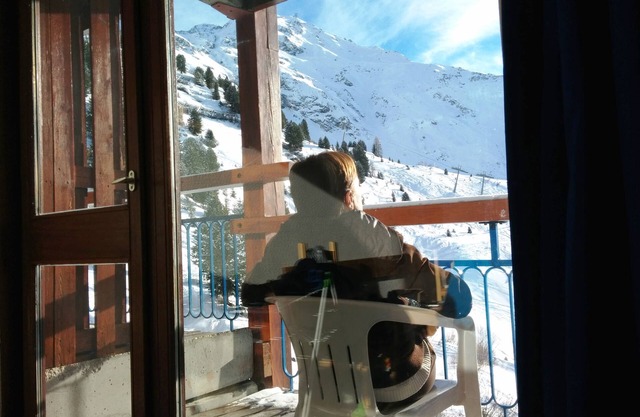 Arc 2000, studio direct access to tracks, South balcony