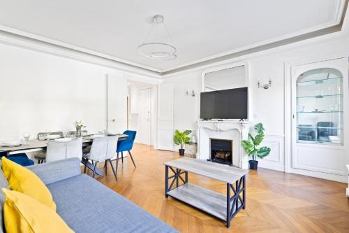 Arc de Triomphe Luxurious 3 Bedroom with NetFlix