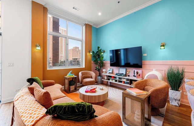 Arcade, Free Parking, Sleeps 8!