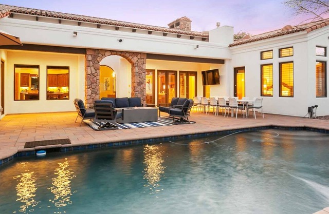 Arcadia Oasis: Perfect luxury home for families, adjacent to Old Town Scottsdale