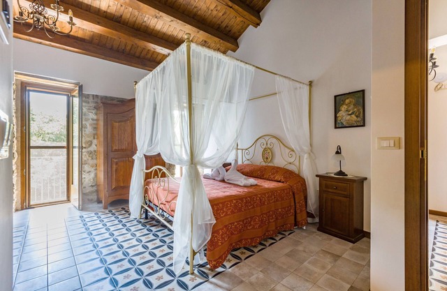 'Arcaloro Resort Infinito' Room with Mountain View and Hot Tub
