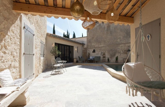 Architect-designed house in Provencal village center with swimming pool