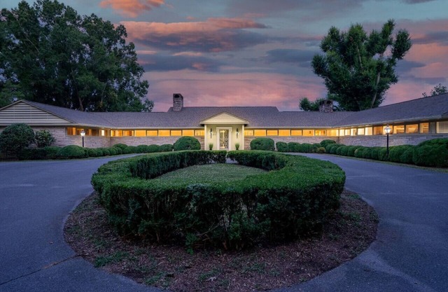 Architect-Designed 6BR Mid-Century Retreat