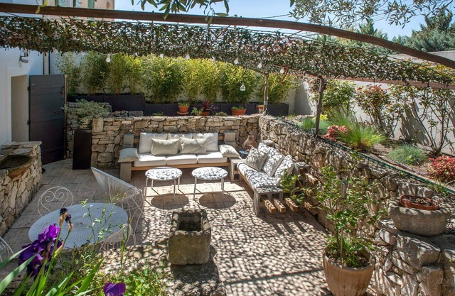 Architect house, near Aix-en-Provence, the Calanques and the Luberon