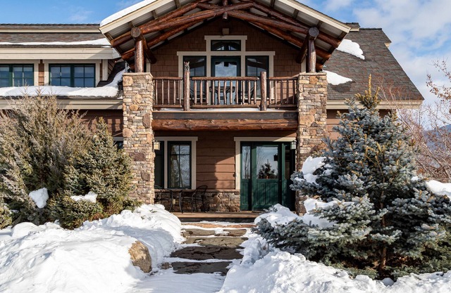 Architectural Stunner w/ Mountain & Sound Views & Free WiFi- Snowbird-Friendly