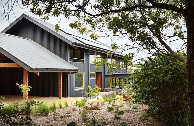 Architecturally designed stunning house close to peninsula wineries & beaches