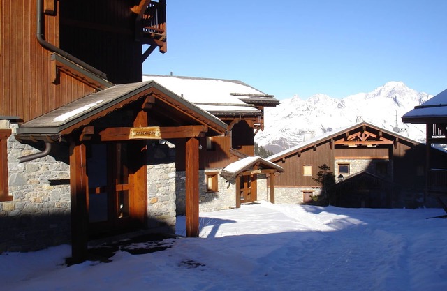 ARCS2000 CHALET/APARTMENT 46m2 with 2 bedrooms with swimming pool, close to the slopes