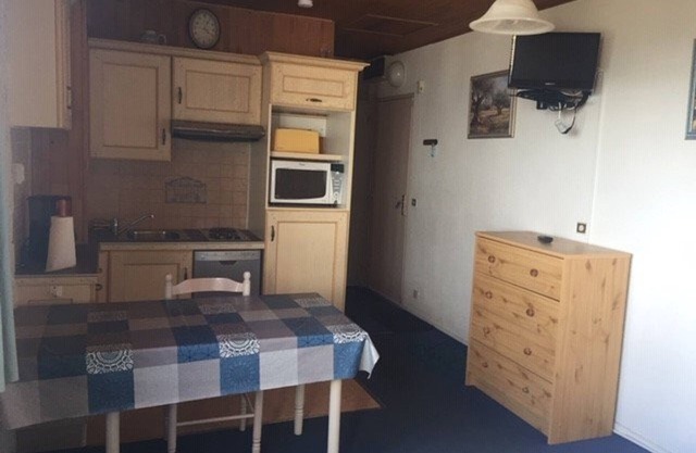Arette: Large studio for 6 near slopes, parking, dishwasher
