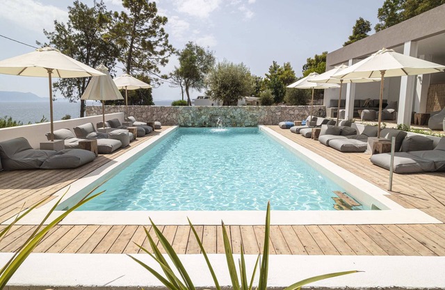 Arion Seaside Suites