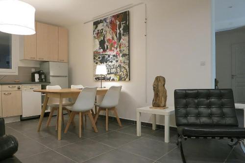 Art Booking . . . by Benoit B