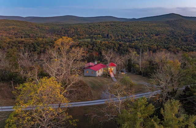 ArtHaus | Modern Mountaintop Oasis + Nature Spa