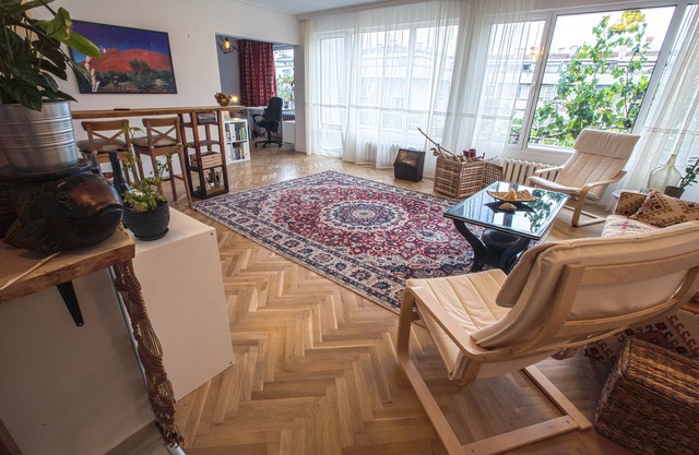 Artist's Flat, Entire Home