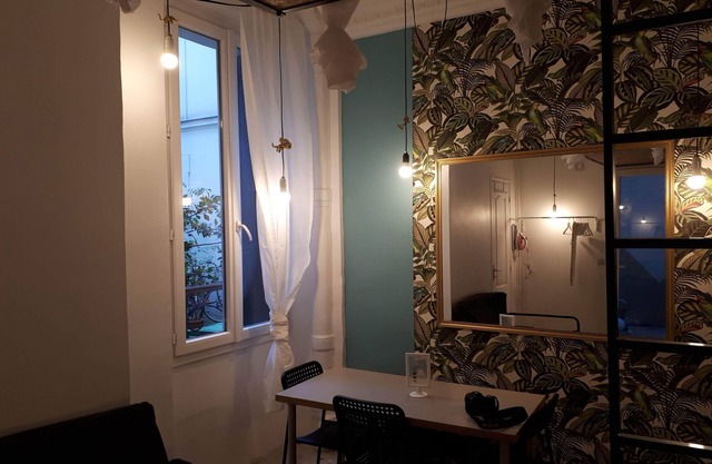 Arty 20m² district of BATIGNOLLES