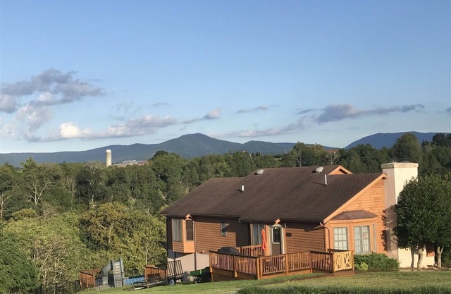 Ashleyrose on the River | 4 Bed, 3 Bath