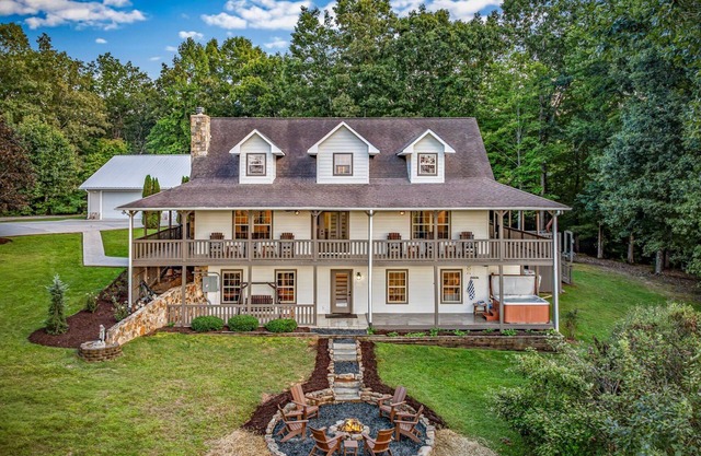 Aska Acres - Mountain View | Hot Tub | Game Room | Firepit