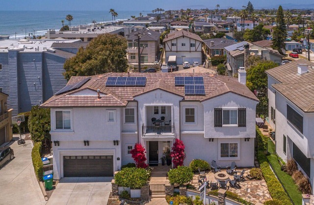 Astonishing Oceanfront beach house with Jacuzzi & Ocean Views & … Lemon Trees