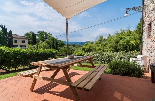 At Chica's House - Lucca with Private Parking and Outdoor Space