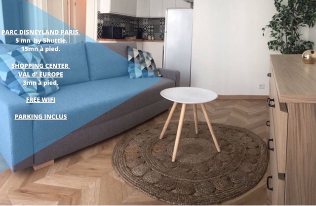 At Dazzling Stay in the immediate vicinity of Disneyland Paris Park