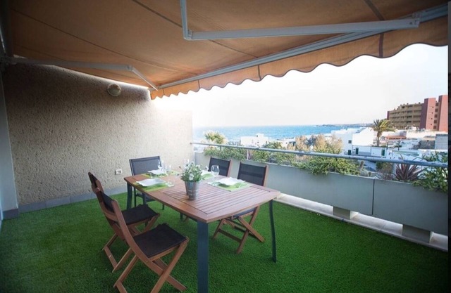 At sea level, and overlooking the beach. Apartment with terrace and 8 hrs of sun