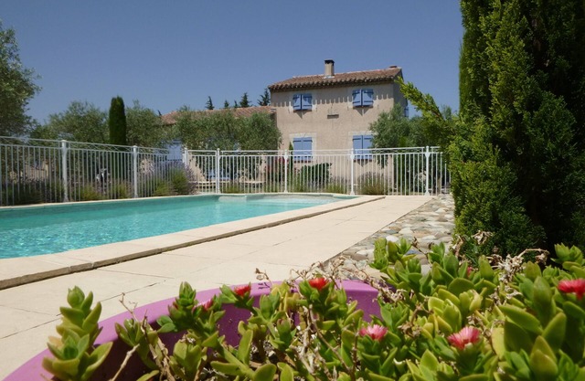 "At the foot of the Luberon" House for three people.