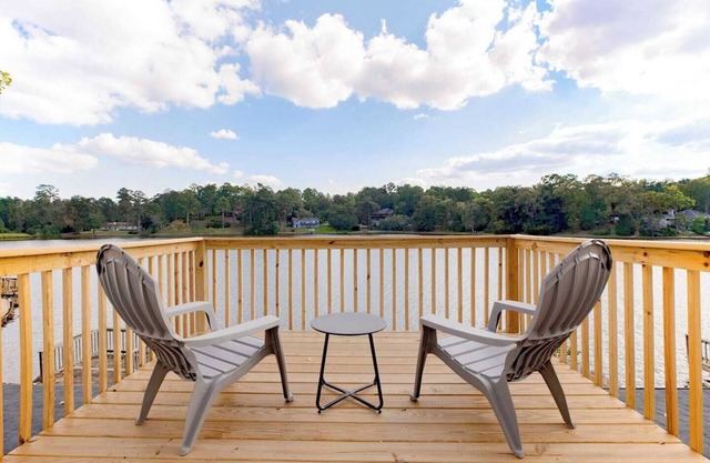 AtHome+1 Stay | Lakefront 3BR | RAFB