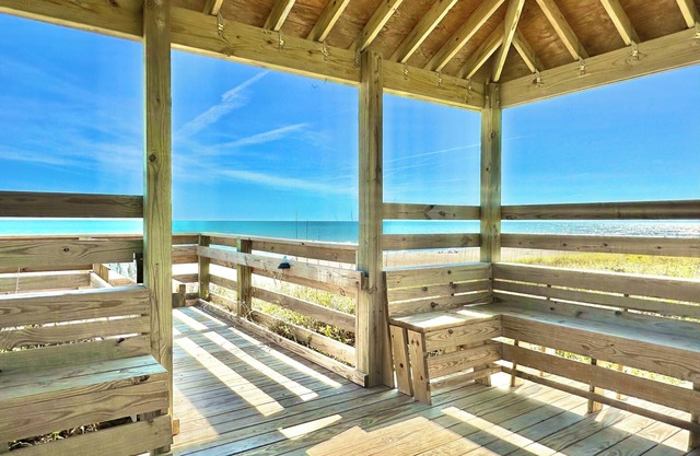 Atlantic Beach Beachside Studio Getaway Kitchen Pool
