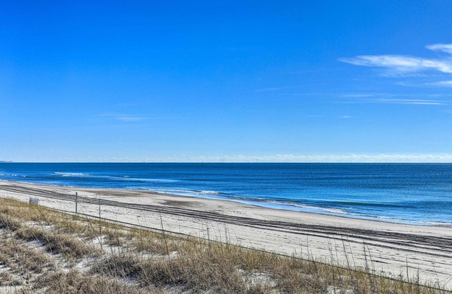 Atlantic Beach Home w/Decks & Fire Pit
