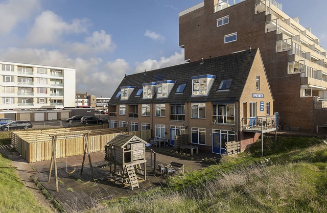 Atmospheric and luxurious holiday home with sea view on the dunes of Egmond aan Zee