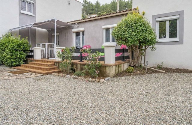 Attractive Holiday Home in Cessenon-Sur-Orb with Terrace