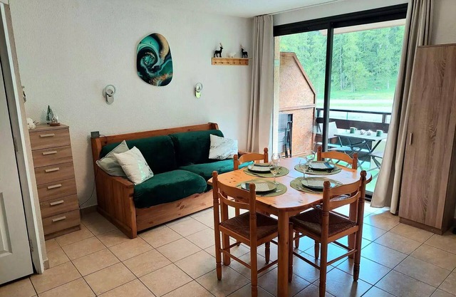 Attractive T2 completely renovated in the resort of Réallon A07