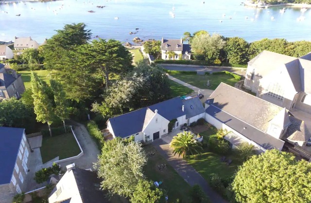 ATYPICAL SEASIDE HOUSE 10/12 PERSONS LARGE GARDEN JACUZZI