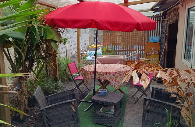 Atypical kreol apartment with swimming pool near Salazie Takamaka.