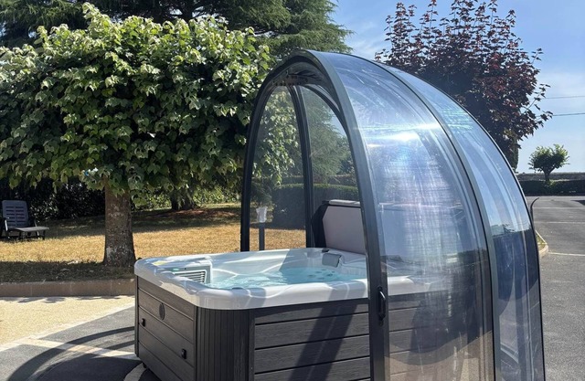 Au Gré des Souvenirs, cottage for 4 to 10 people, air conditioning, jacuzzi