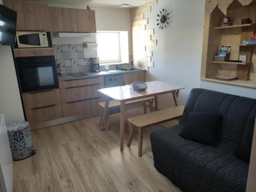 AU MENILOIS entre Montagne et Forêt