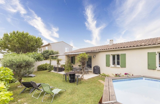 Au Pied des Tours - on walking distance from Chateaurenard.