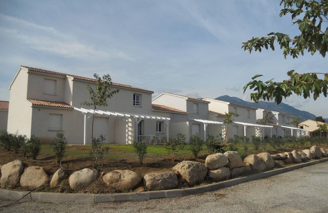 Aulyna residence, sea view, beachfront, with swimming pool and air conditioning.