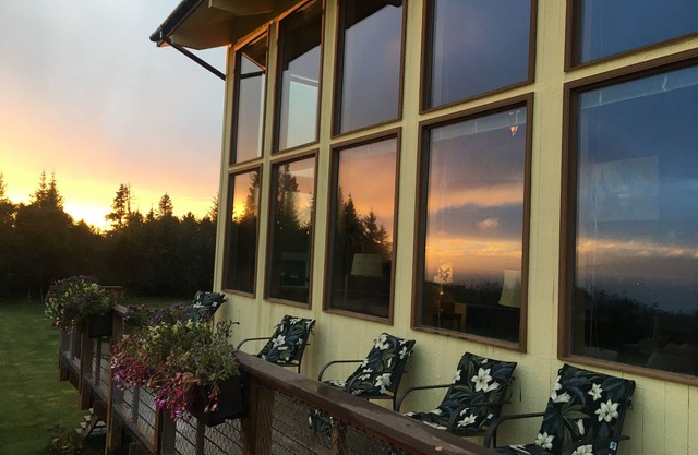 Aurora JEWEL: SERENE with panoramic STUNNING VIEWS, delightful FAMILY retreat