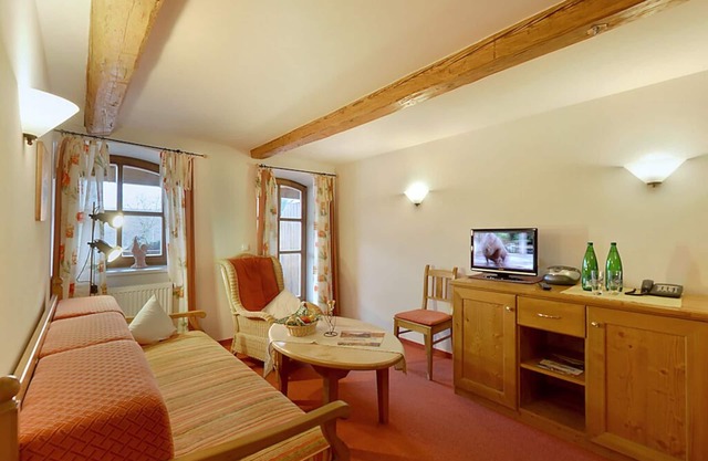 Austrags-Suite | Liebevoll eingerichtete Suite mit Balkon im 1.OG