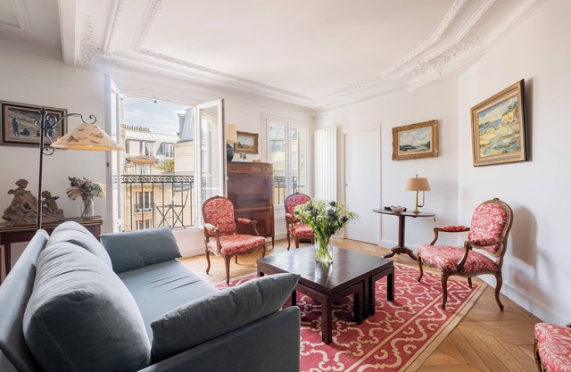 Auteuil Refinement, by Veeve