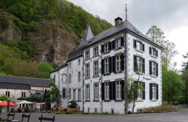 Authentic castle located on the river Amblève, in the middle of nature