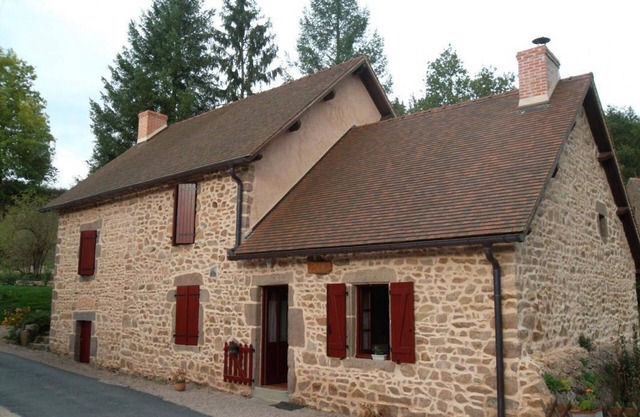 Authentic Cottage with Wifi and Pets Allowed