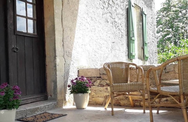 Authentic country cottage with private pool