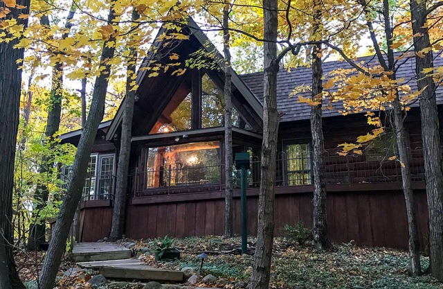Authentic Log Cabin Gated Community w/Access Lake Michigan & South Haven