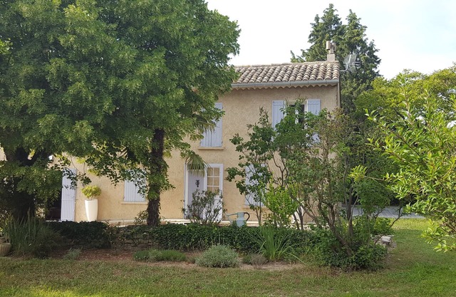 Authentic Provencal farmhouse near Isle sur la Sorgue