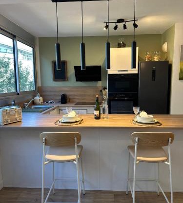 Aux Trompettes Violettes